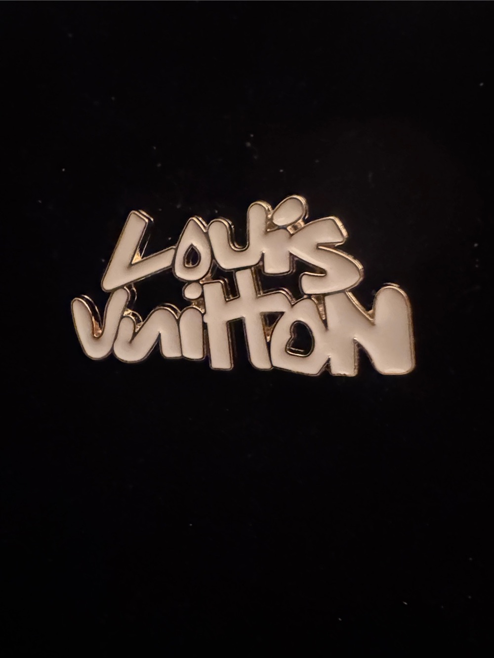 Brooch pink with Gold Script Logo - Picture 3 of 4